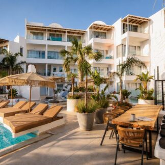 Kouros Home & Suites