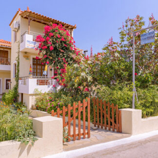 Maria Studios & Apartment