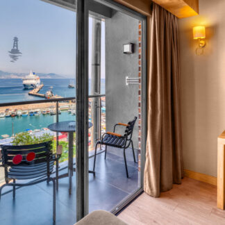 Numa Port Hotel