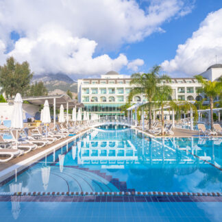 Karmir Resort & Spa