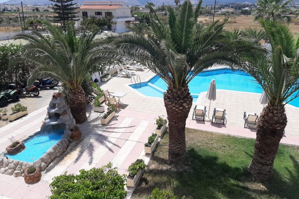 Leonidas Hotel & Studio's