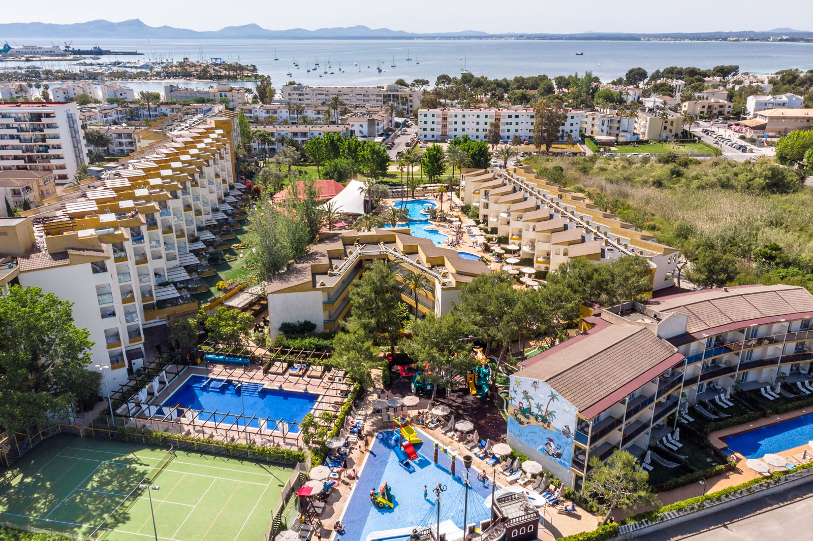 Zafiro Tropic, foto 1