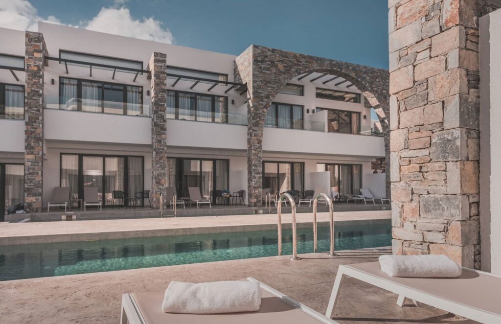Cavo Suites